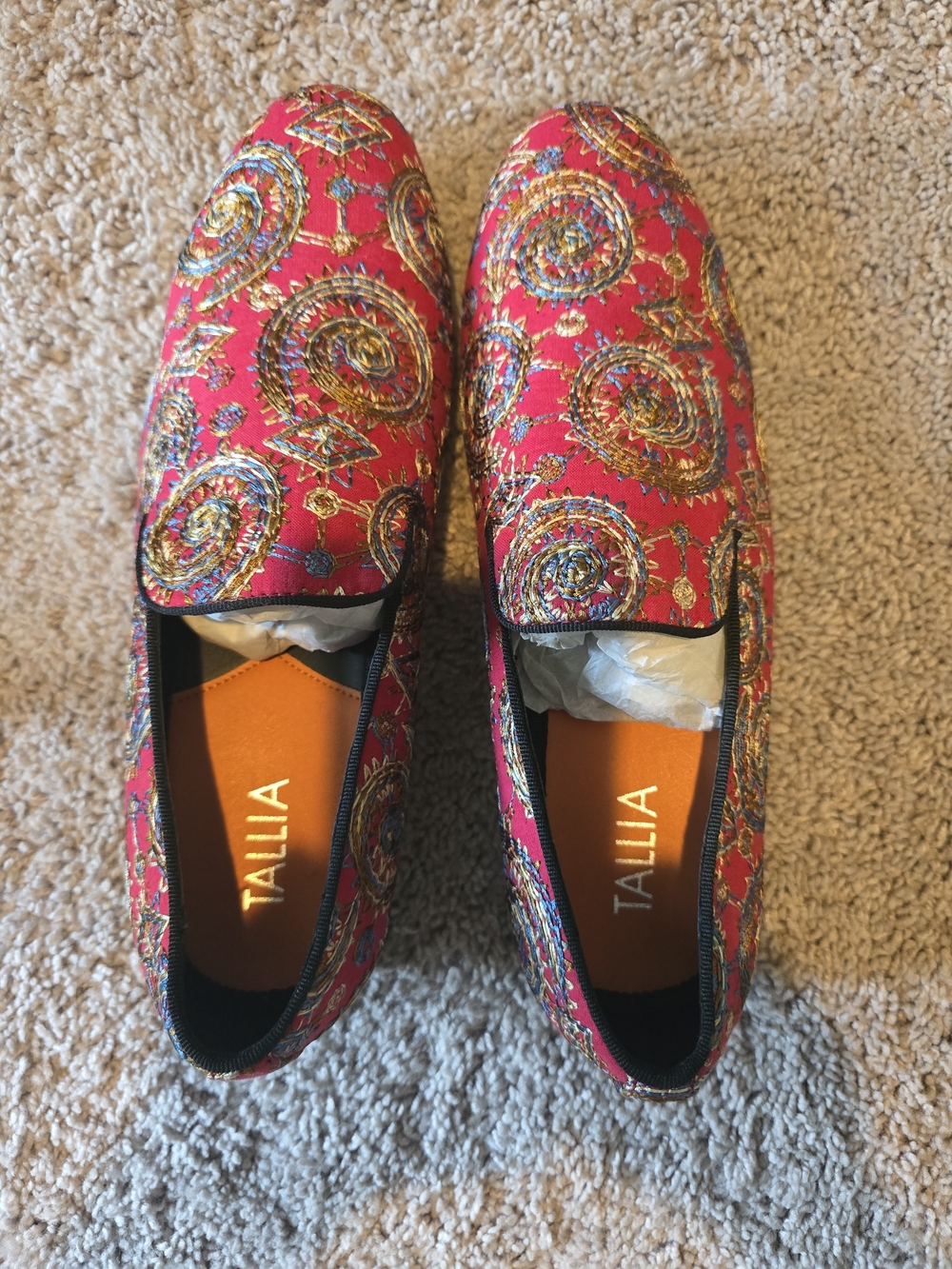 TALLIA Women's Fuchsia Embroidered Slip-On Loafers